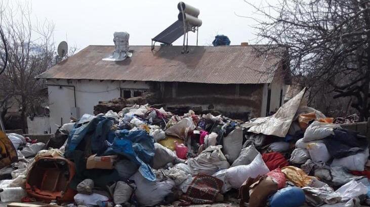 60 yaşındaki kadının evinden 2 kamyon çöp çıkarıldı