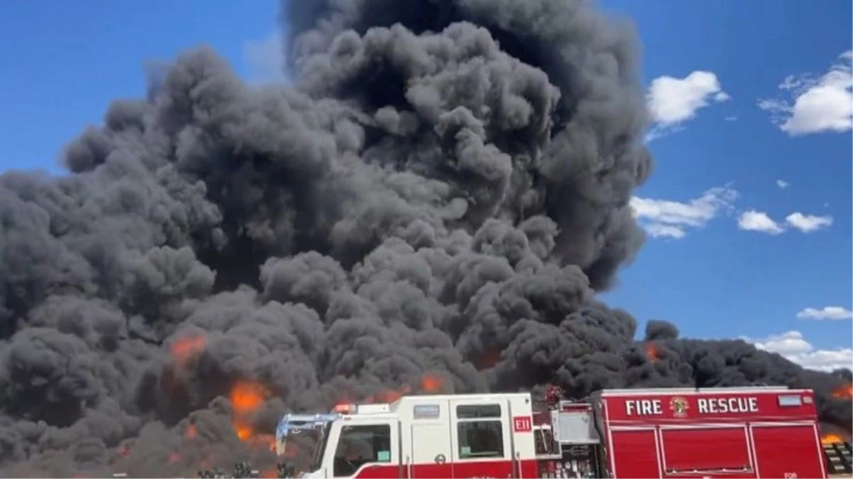 ABD'de geri dönüşüm fabrikasında dev yangın! Halk zehirli dumana karşı uyarıldı