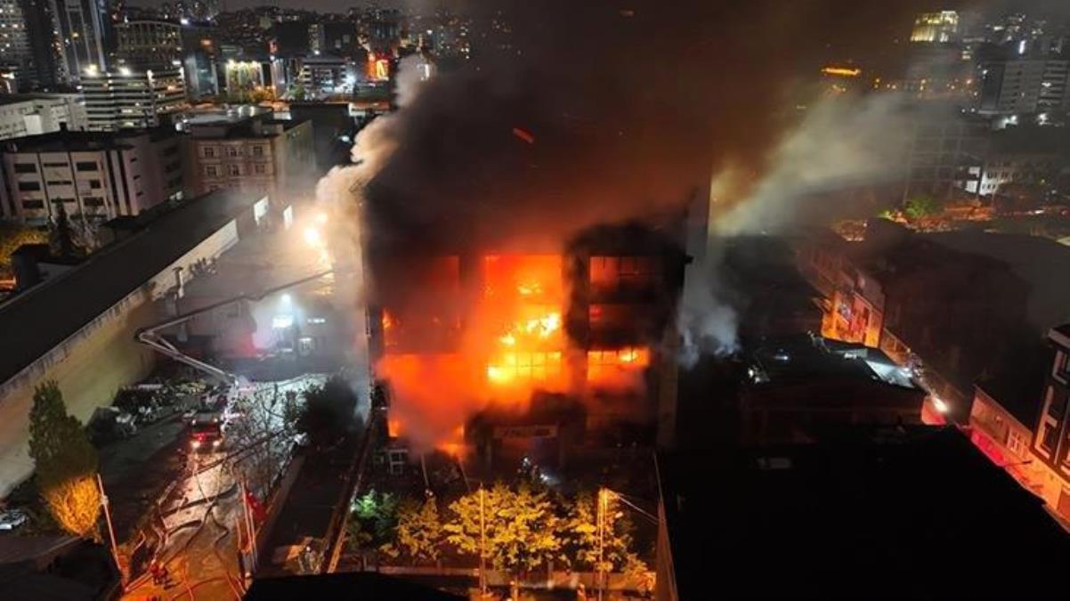 Akit Medya Grubu'nun da içinde olduğu Küçükçekmece'deki halı imalathanesindeki yangın 60 saat sonra söndürüldü