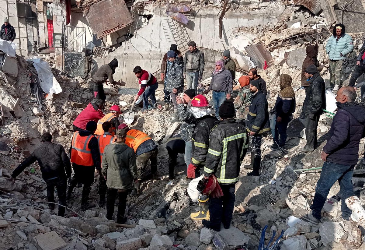 Halep'te Enkaz Altındakileri Arama Çalışmaları Sürüyor