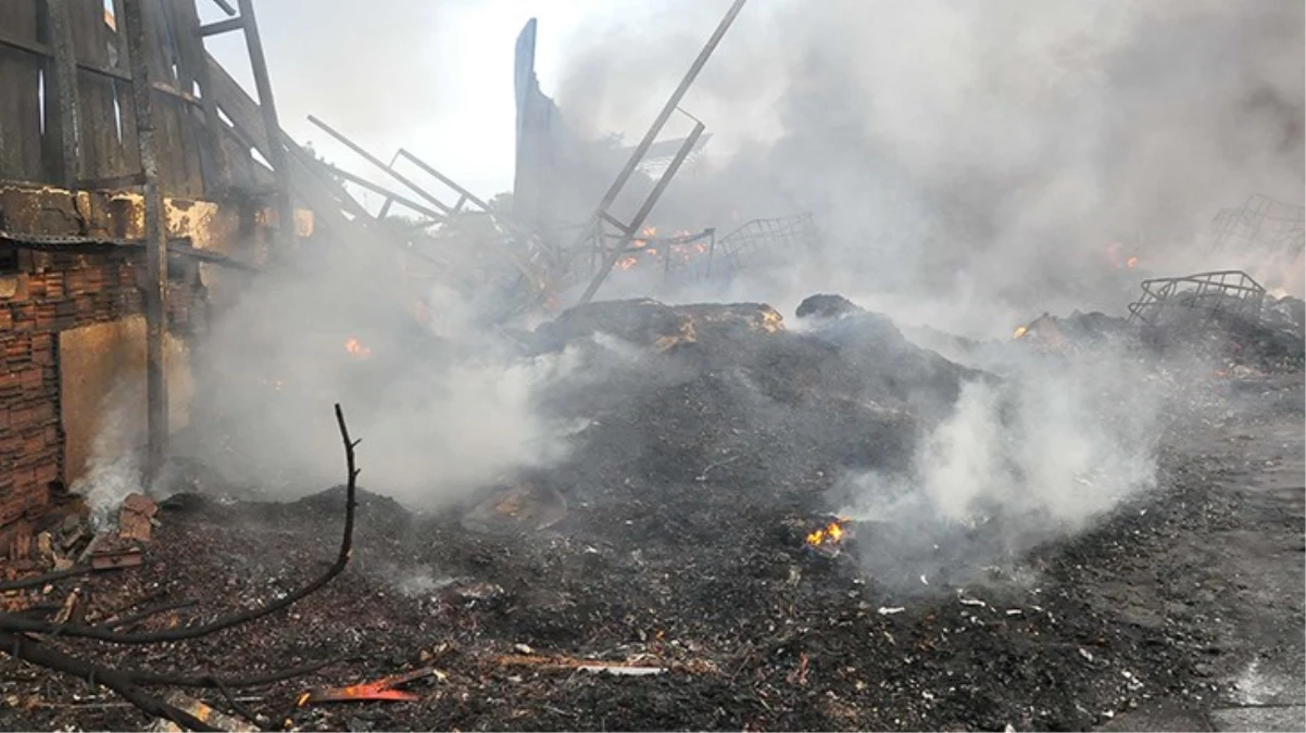 Manisa'da dev tesiste çıkan yangın 19 saat sonra kontrol altına alındı