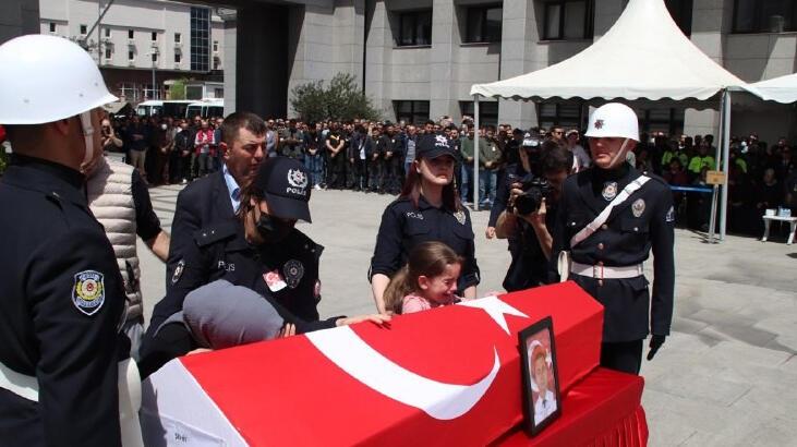 Şehit polis memuru için İstanbul İl Emniyet Müdürlüğü’nde tören