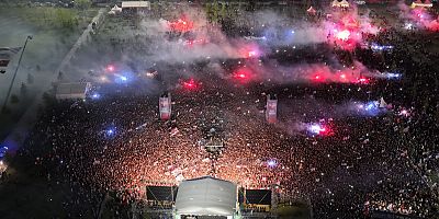 Trabzonspor'un şampiyonluk kutlaması havadan görüntülendi