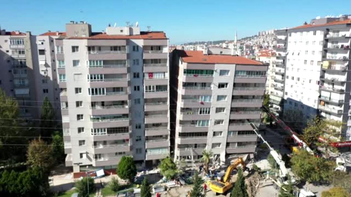 (DRONE) Depremde yıkılan Yılmaz Erbek Apartmanı havadan görüntülendi