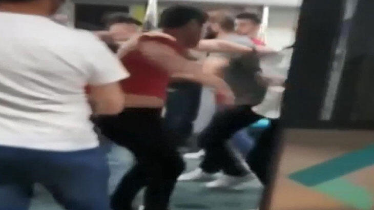 ... Marmaray'da tekme tokat kavga kamerada