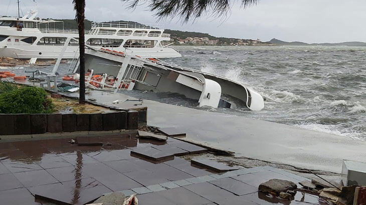 . Ege'de fırtına dehşeti! Ayvalık'ta onlarca tekne battı