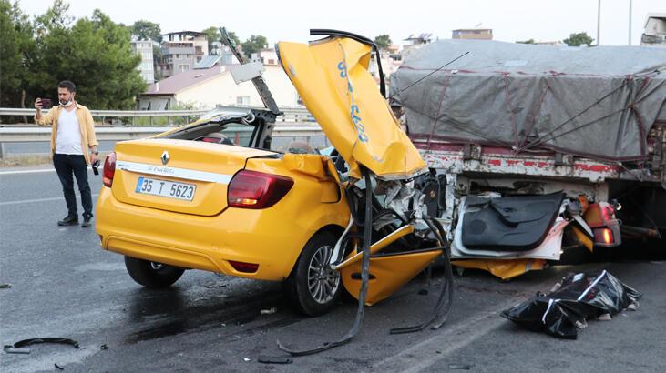 . İzmir'de taksinin TIR'a çarpması sonucu 1 kişi öldü, 2 kişi yaralandı