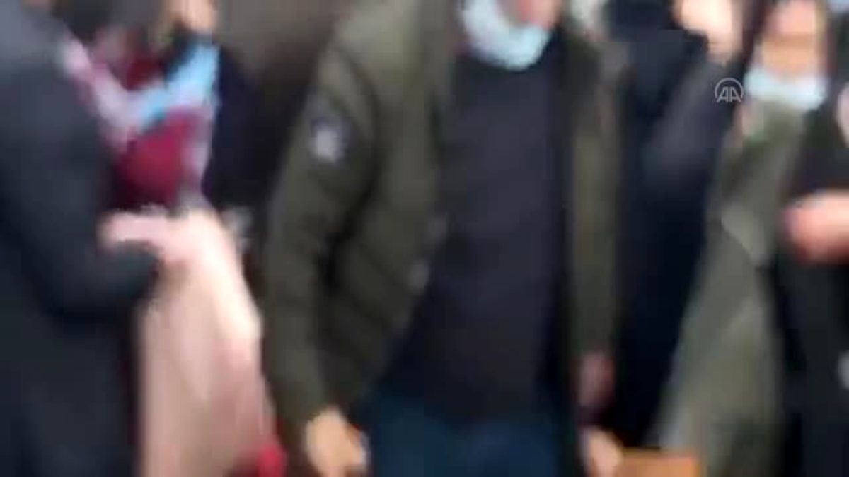 . Peşmerge yakınları ABD'nin verdiği yardımları yaktı