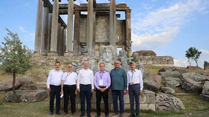  Aizanoi Antik Kent'i ziyaret etti