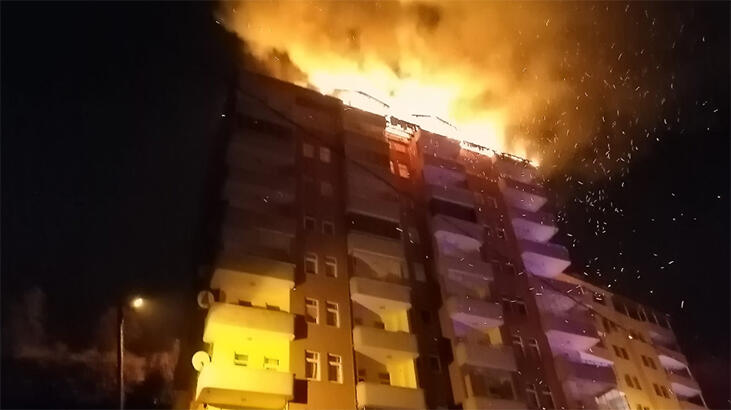  Alevler gökyüzünü aydınlattı