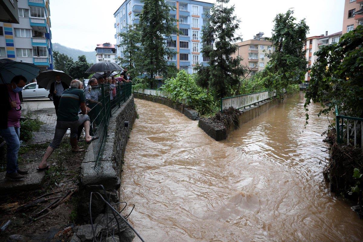  Artvin'deki selde kaybolan kamyon şoförü Serdar Yiğit'in cansız bedenine ulaşıldı