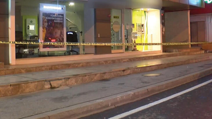  Bankanın camını kırıp içeri giren şüpheli alarm çalınca kaçtı