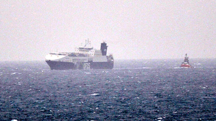  Çanakkale'de 24 kişi ve 220 aracın olduğu Ro-Ro gemisinde yangın