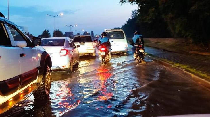  Eskişehir'de sağanak yağış ve dolu hayatı felç etti
