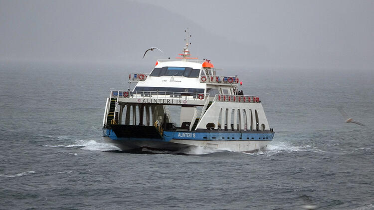  Feribot seferlerine fırtına engeli!