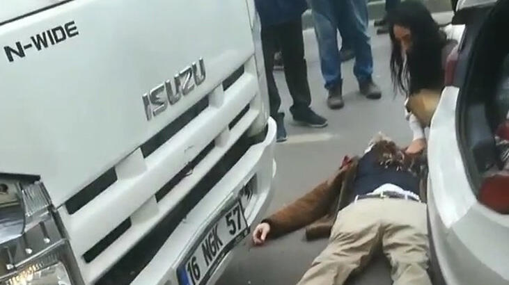  iki aracın arasında sıkışan vatandaş yaralandı