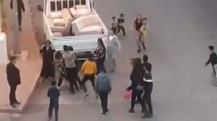  Kadınların kavgası mahalleye sıçradı: Birbirlerine girdiler