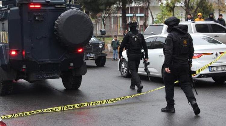  Karakola pompalı tüfekle girip ateş açtı