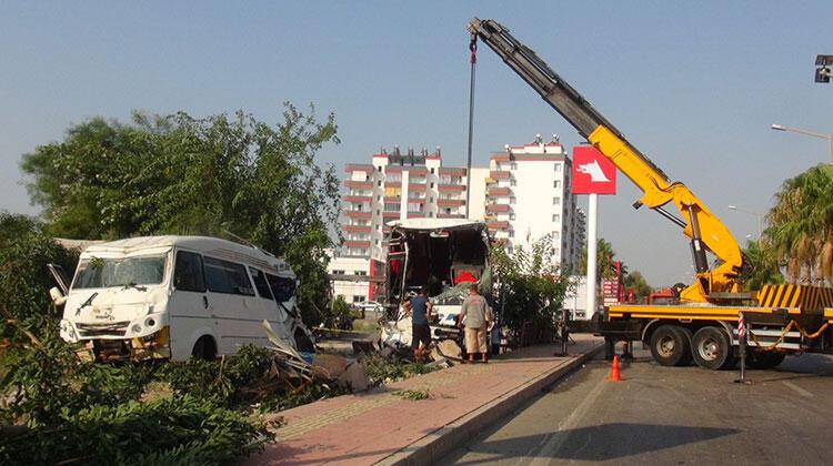  Mersin'de yolcu otobüsü devrildi: 37 yaralı
