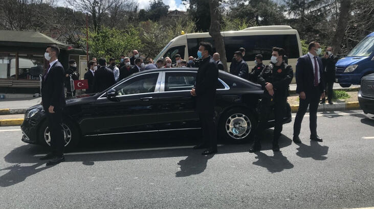  Minibüs durağına uğradı