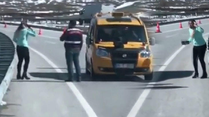  Sahibi vermemek için silahını kafasına dayadı