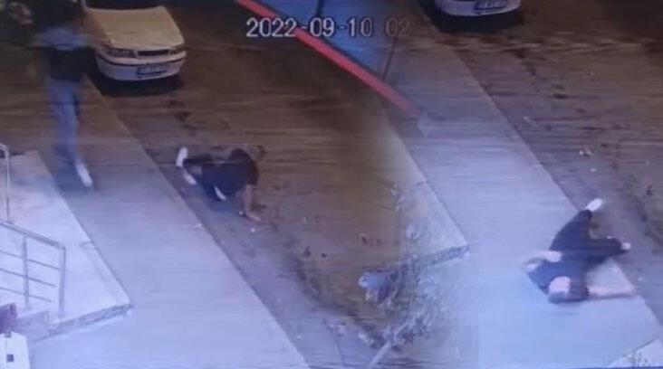  Saldırıda vurulan adam yere yığıldı