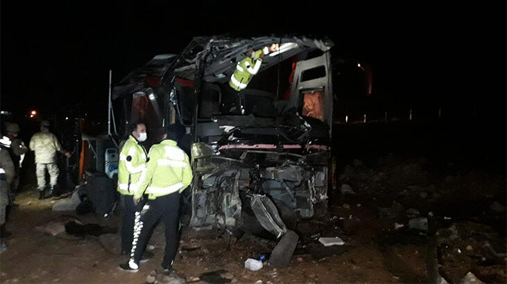 : Şanlıurfa'da yolcu otobüsü devrildi: 32 yaralı
