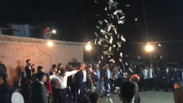  SON DAKİKA Onlarca kişi kol kola halay çekti