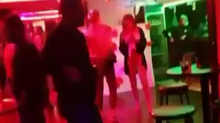  Sosyal mesafe unutuldu