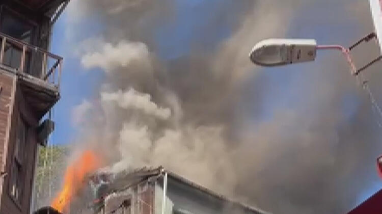  Süleymaniye Camii yanında korkutan yangın!