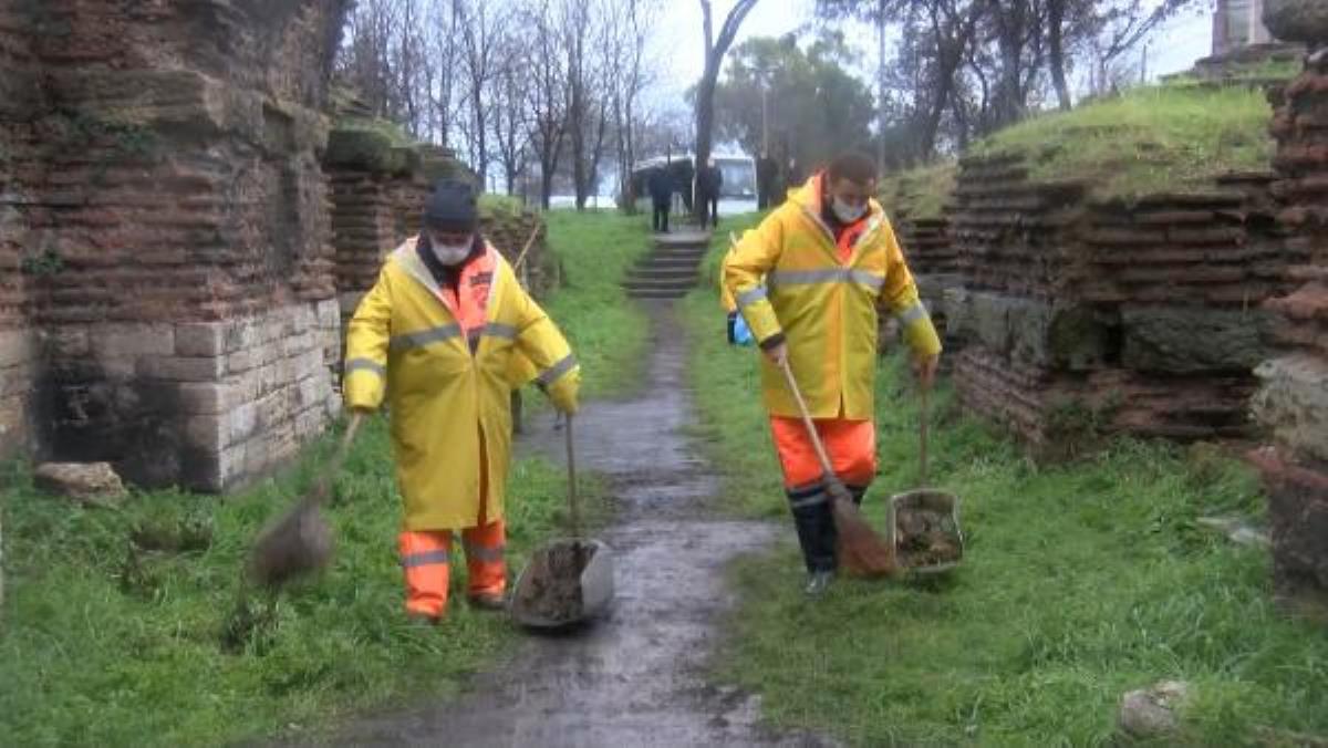  Tarihi kilisede temizlik çalışmaları