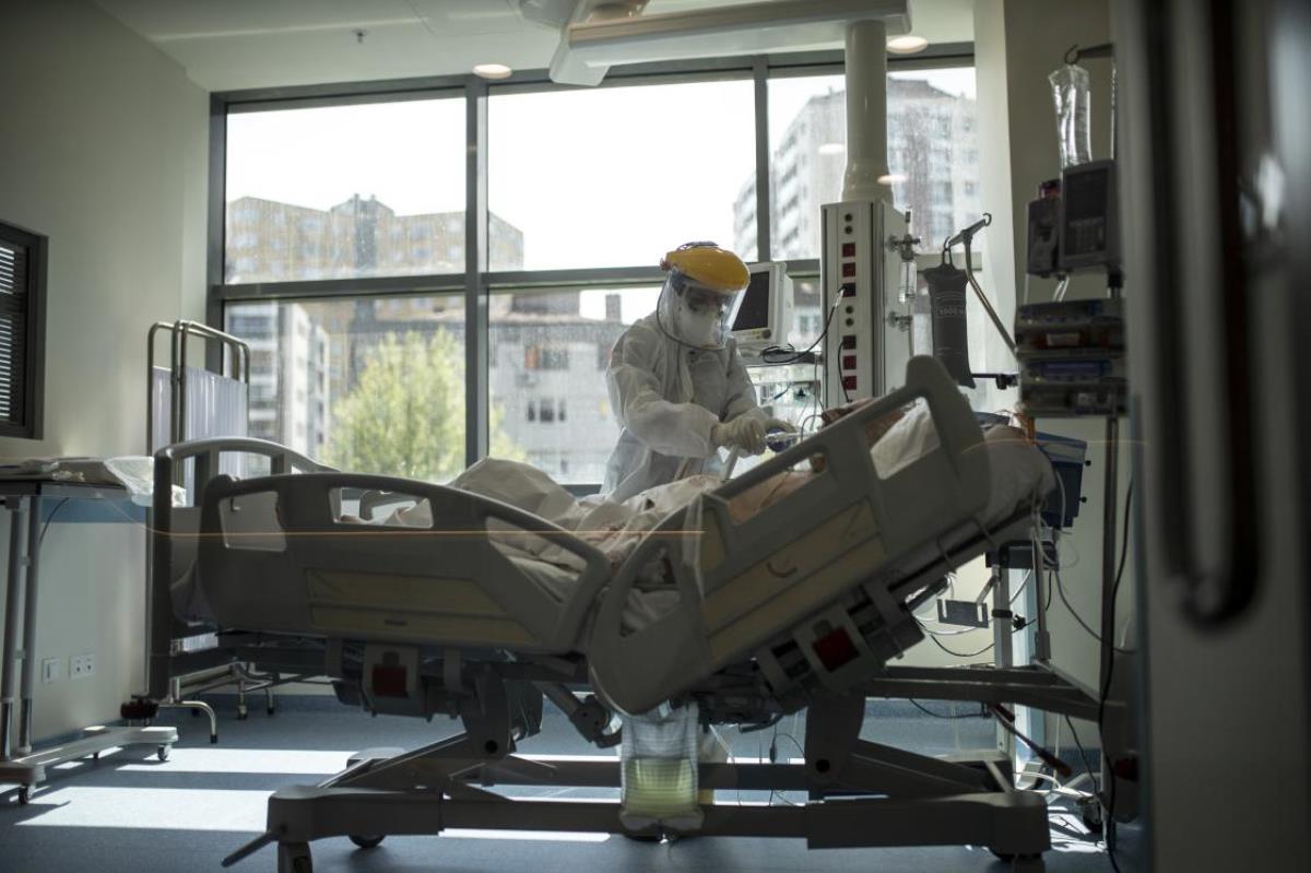  Türkiye'de 12 Nisan günü koronavirüs nedeniyle 243 kişi vefat etti, 54 bin 562 yeni vaka tespit edildi