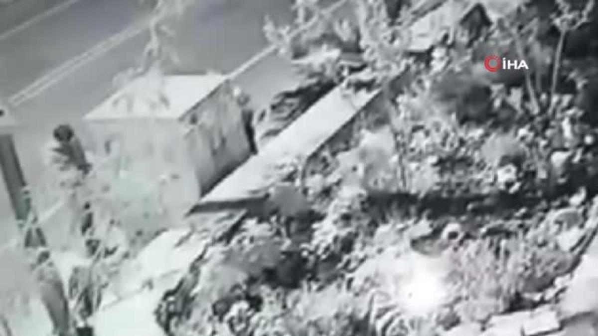  Yoksullar için toplanan kıyafetleri çaldılar...Hırsızlık anları kamerada