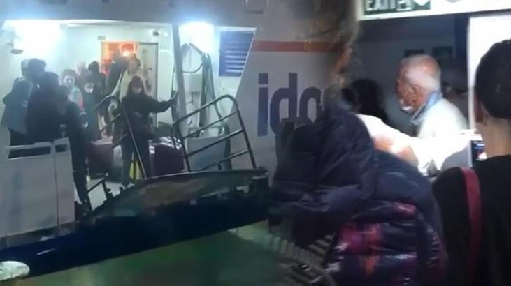  Yolcular metrelerce yükselen dalgalar sonucu dehşeti yaşadı
