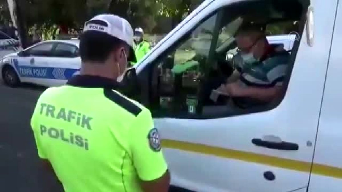 17 kişilik servis aracında 34 işçi taşıyan sürücüye para cezası verildi