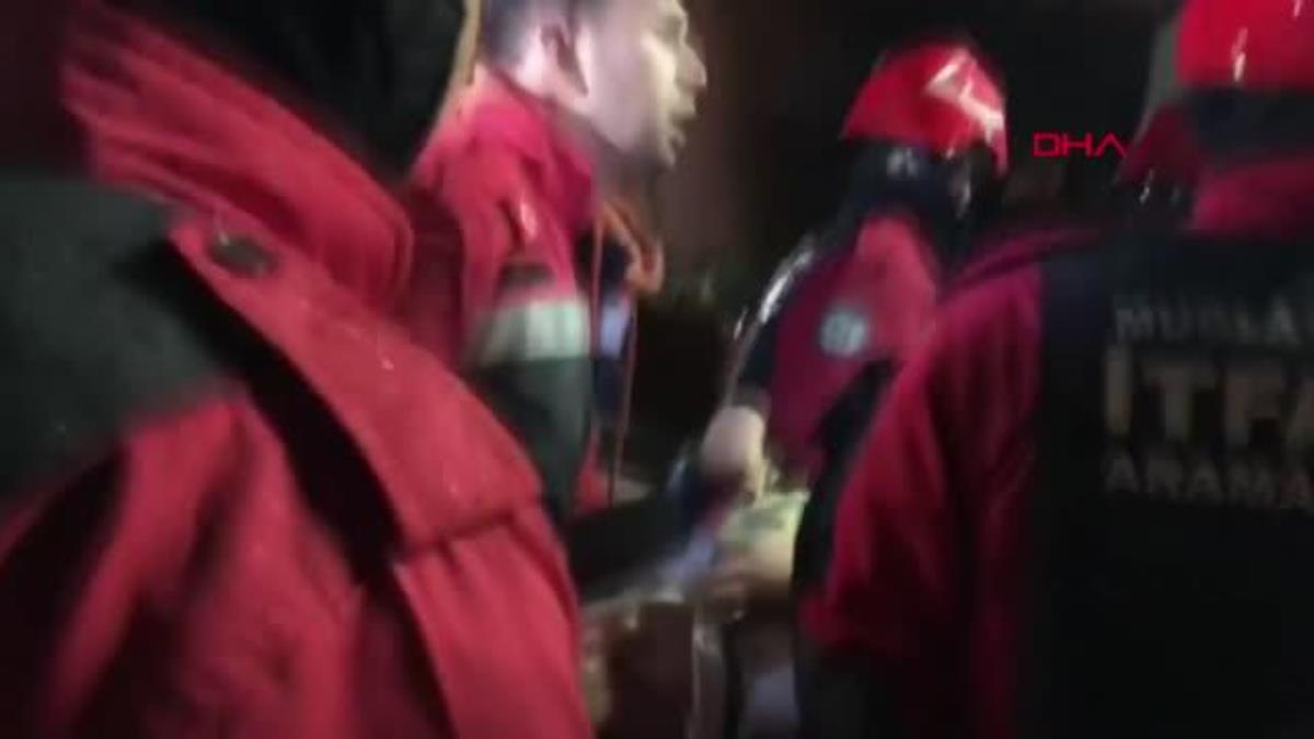 24 SAAT SONRA KURTARILAN HATİCE, KURTARMA ÇALIŞMALARINA YARDIM ETMEK İSTEDİ
