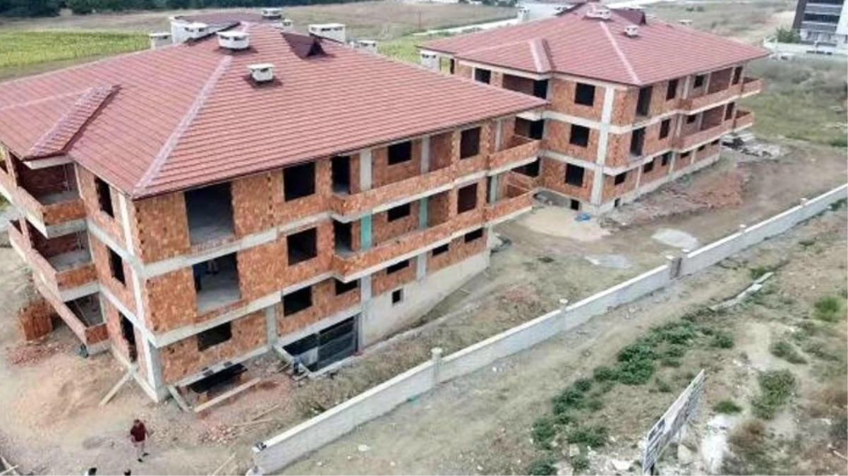 27 daireli inşaat için 'uygunluk' raporu verilen beton 'kullanılamaz' çıktı, binalar hemen yıkıldı