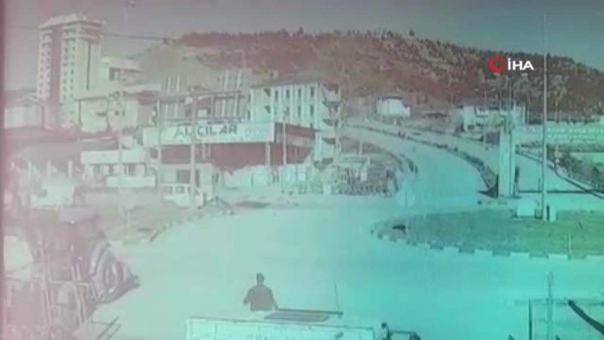 3 kişinin yaralandığı trafik kazası kamerada