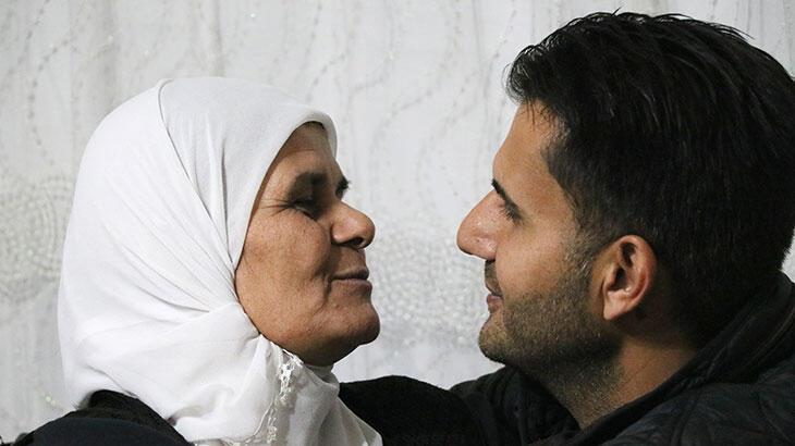 33 yıl sonra kavuştuğu annesinden bir an olsun ayrılmıyor