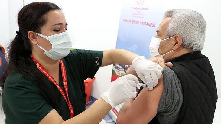 65 yaş ve üzeri vatandaşların Kovid-19 aşılarının yapılmasına başlandı