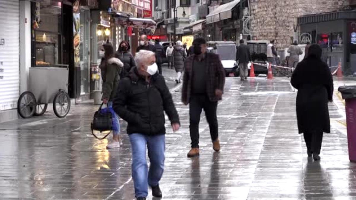 65 yaş ve üzerindeki vatandaşların çoğu evde kalmayı tercih etti