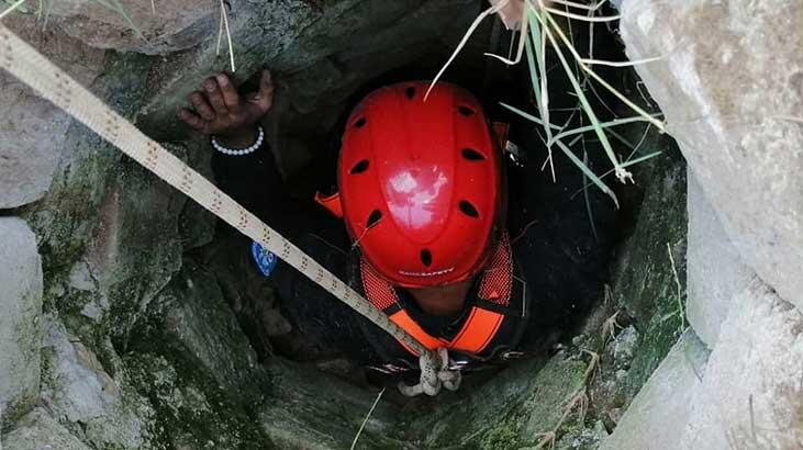 8 metrelik kuyuya düşen köpek kurtarıldı