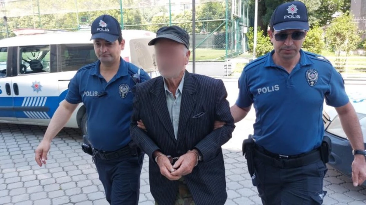 81 yaşındaki dede, küfürleşme kavgasında komşuları olan baba oğlu bıçakladı