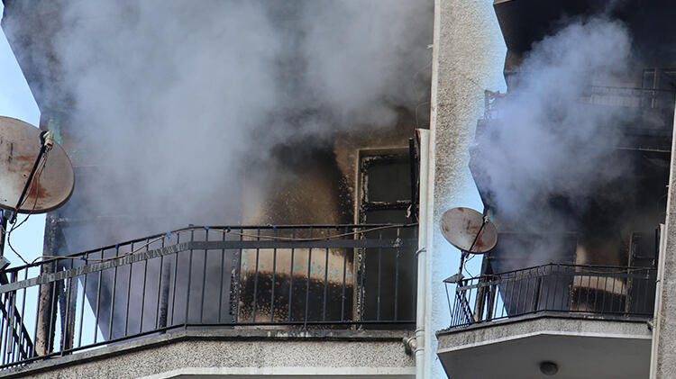 9 katlı binada dehşet anları! Alevler her yere sıçradı