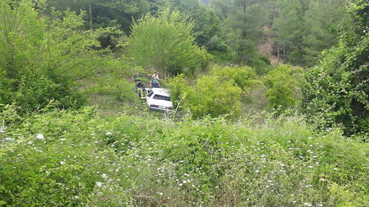 Adana'da şarampole devrilen otomobilin sürücüsü yaralandı