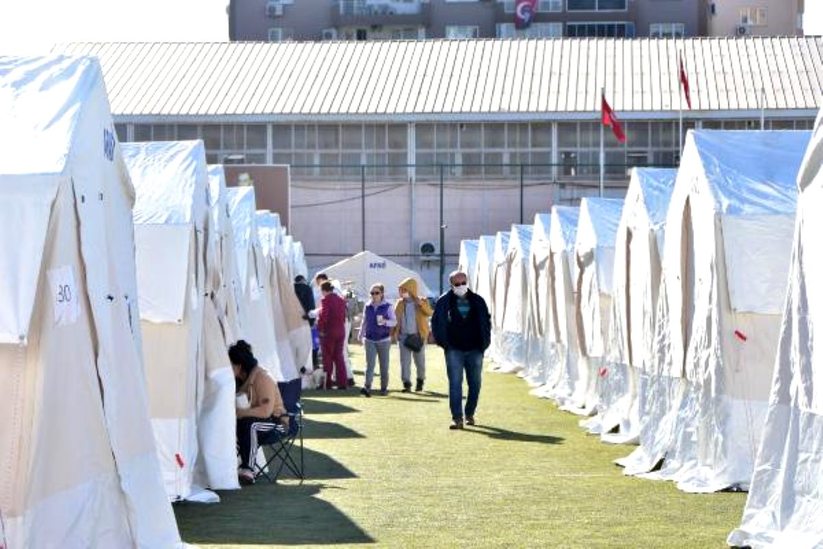 AFAD, çadır kentlerle İzmirlilerin yanında