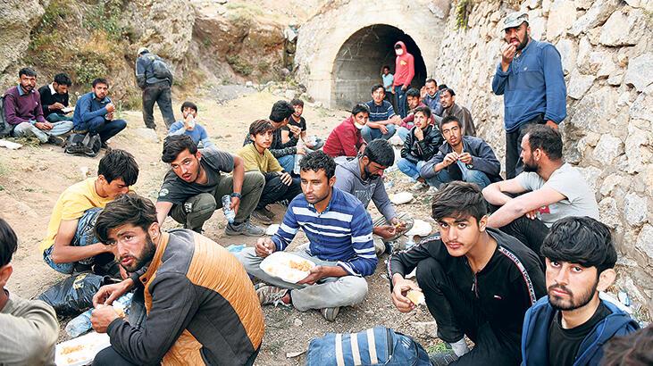 Afgan mültecilerin meleği ‘Sinan abi’