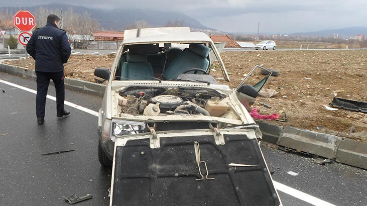 Afyonkarahisar'da iki otomobil çarpıştı: 6 yaralı