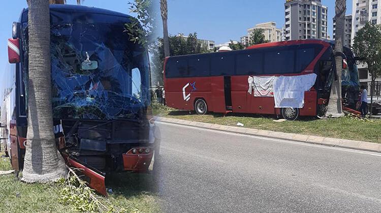 Ağaca çarpan yolcu otobüsünün şoförü öldü! Firma ismi çarşafla kapatıldı