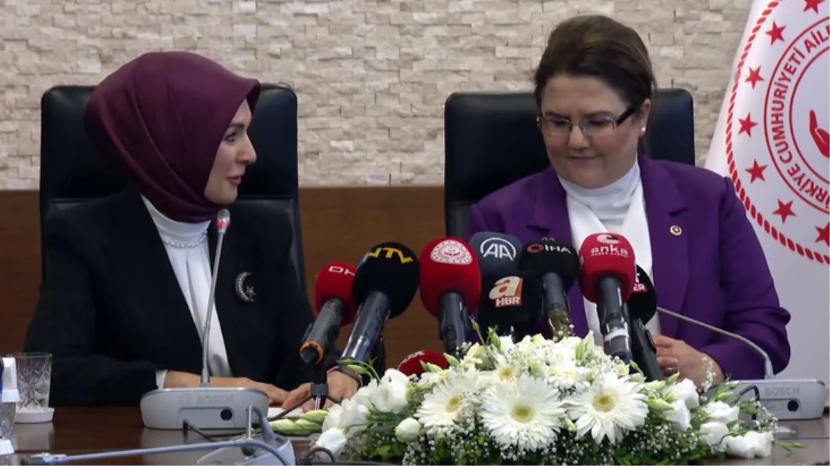Aile ve Sosyal Hizmetler Bakanlığı'nda devir teslim! Derya Yanık'ın uyarısı törene damga vurdu